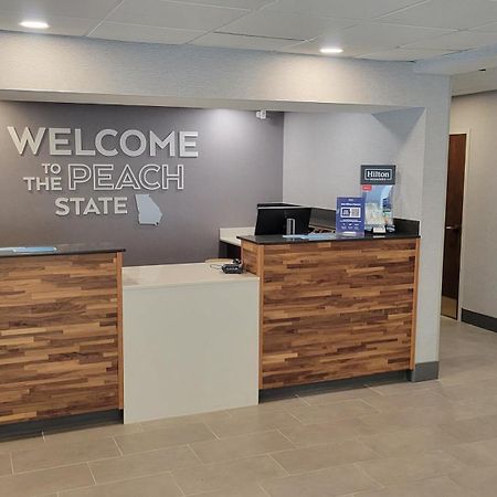 Hampton Inn Комърс Екстериор снимка