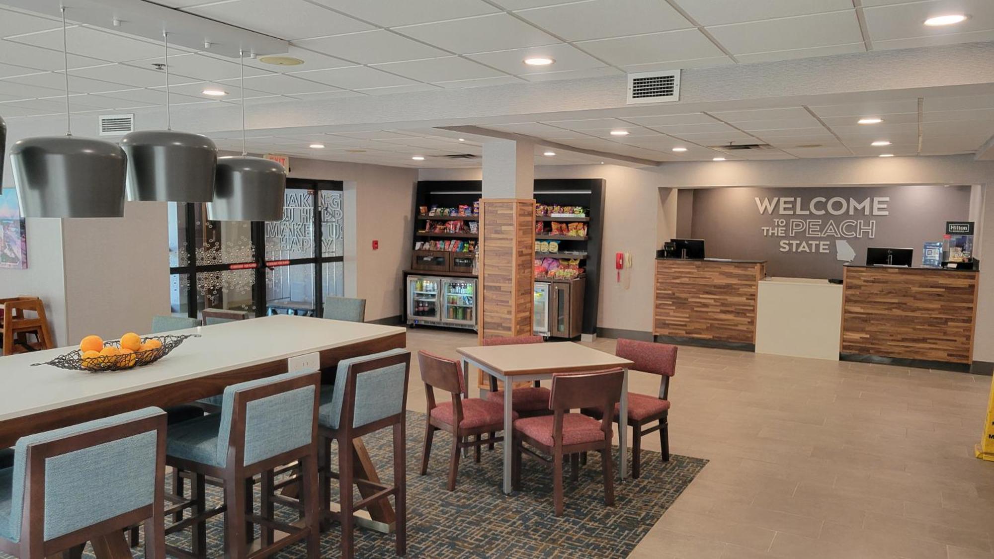 Hampton Inn Комърс Екстериор снимка