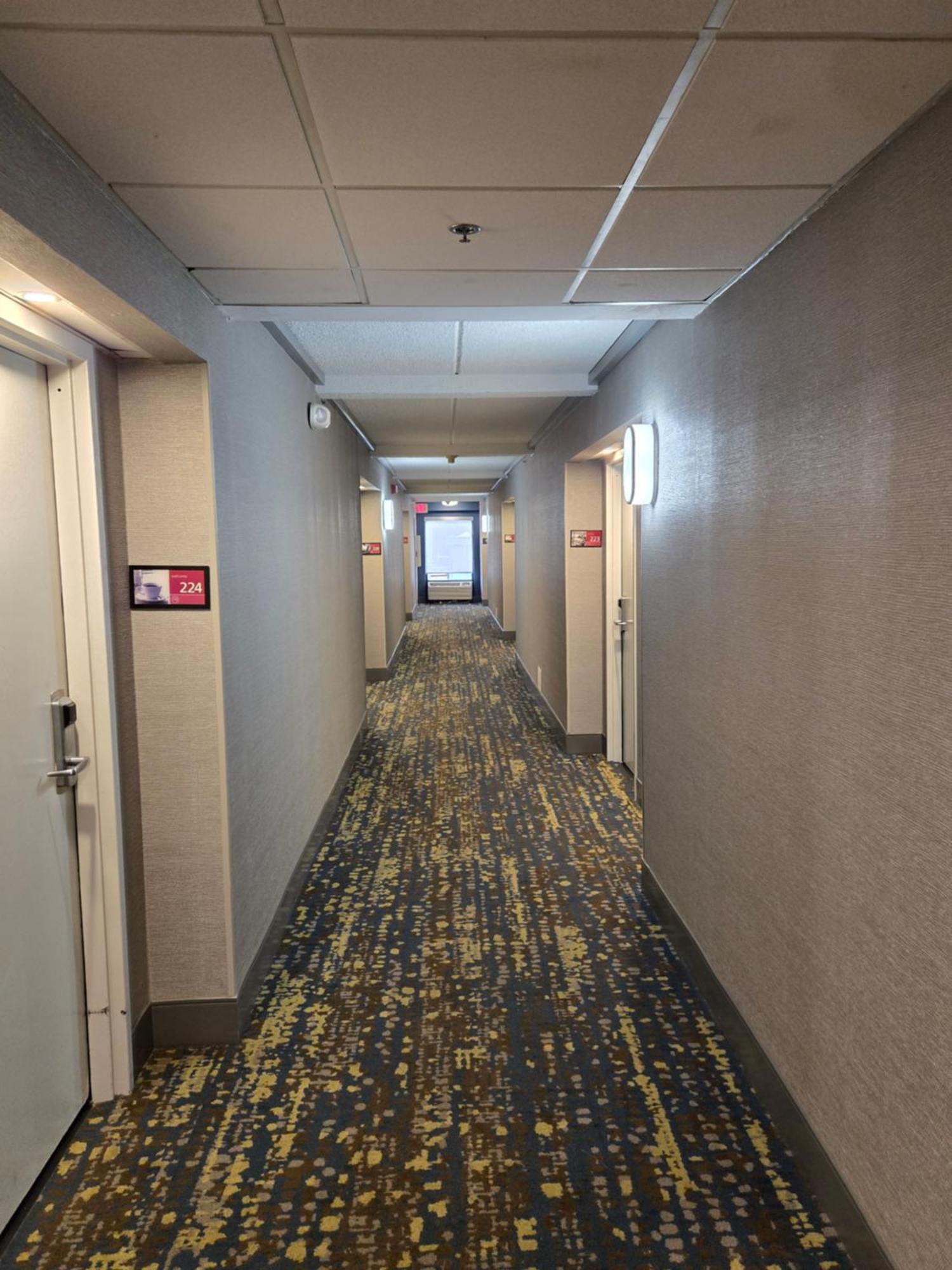 Hampton Inn Комърс Екстериор снимка