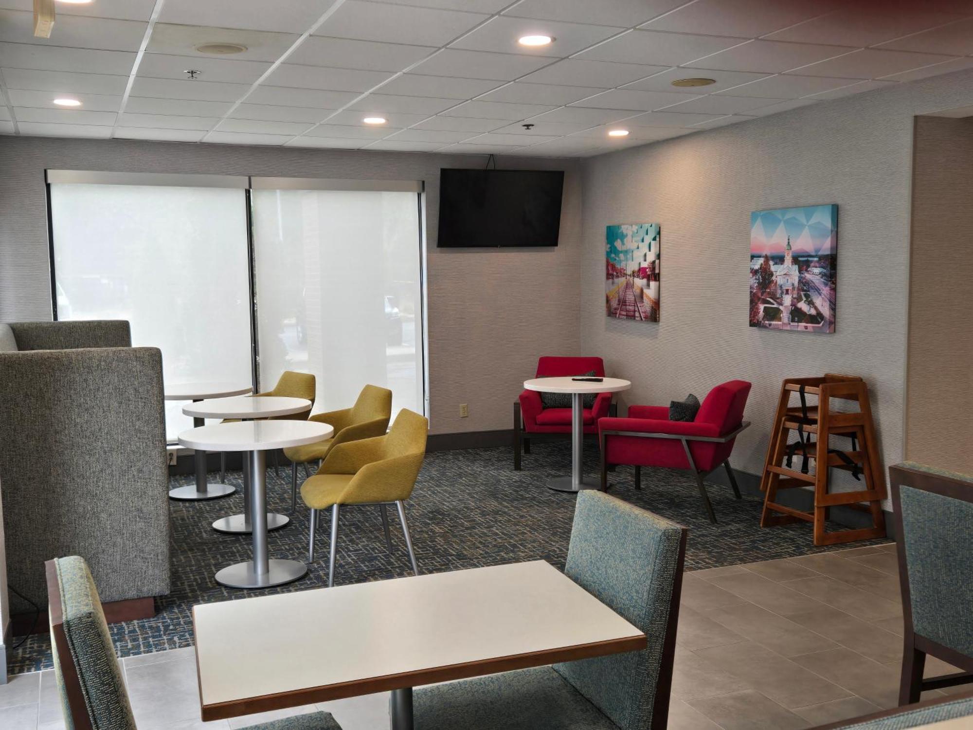 Hampton Inn Комърс Екстериор снимка