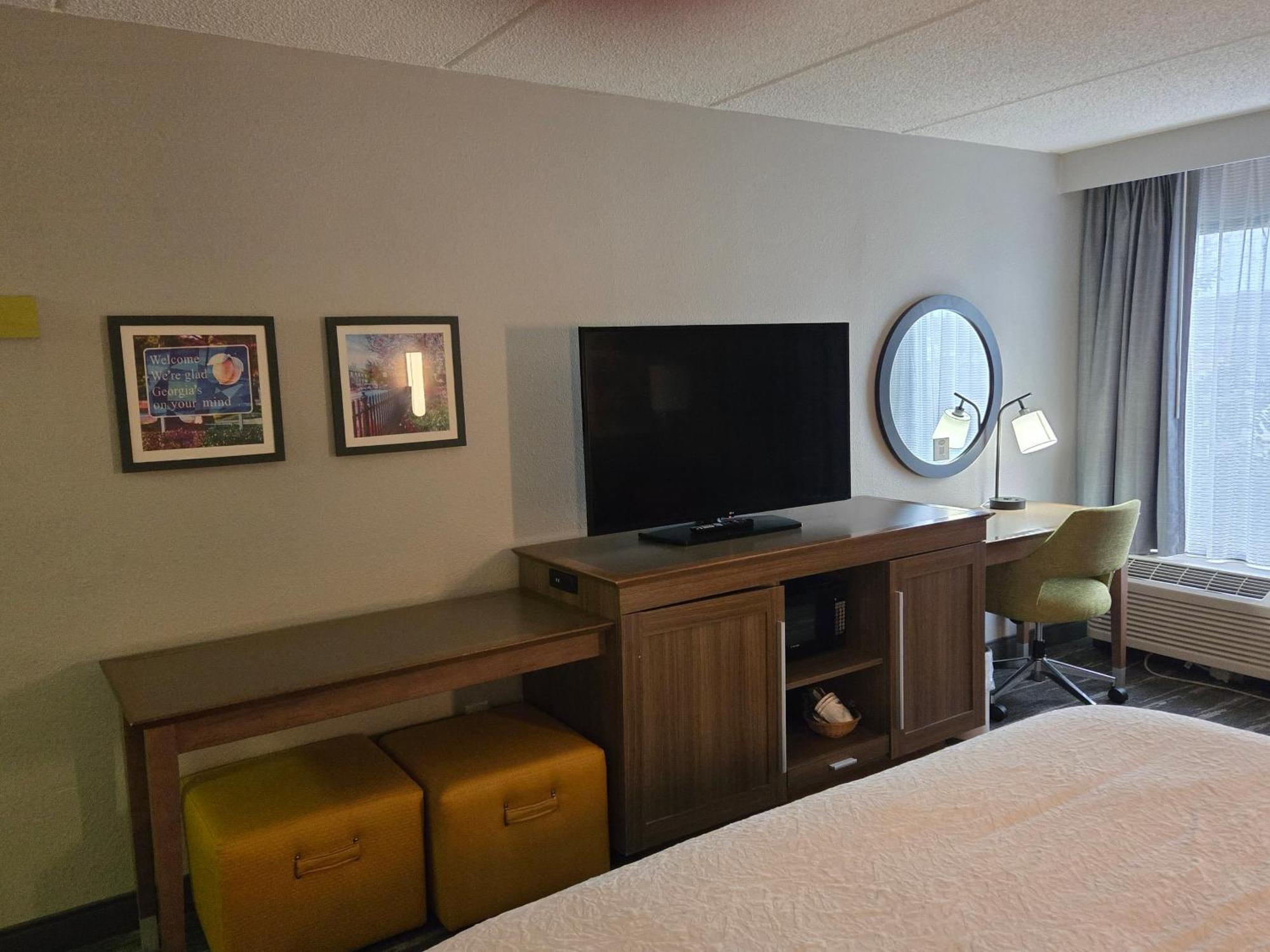 Hampton Inn Комърс Екстериор снимка