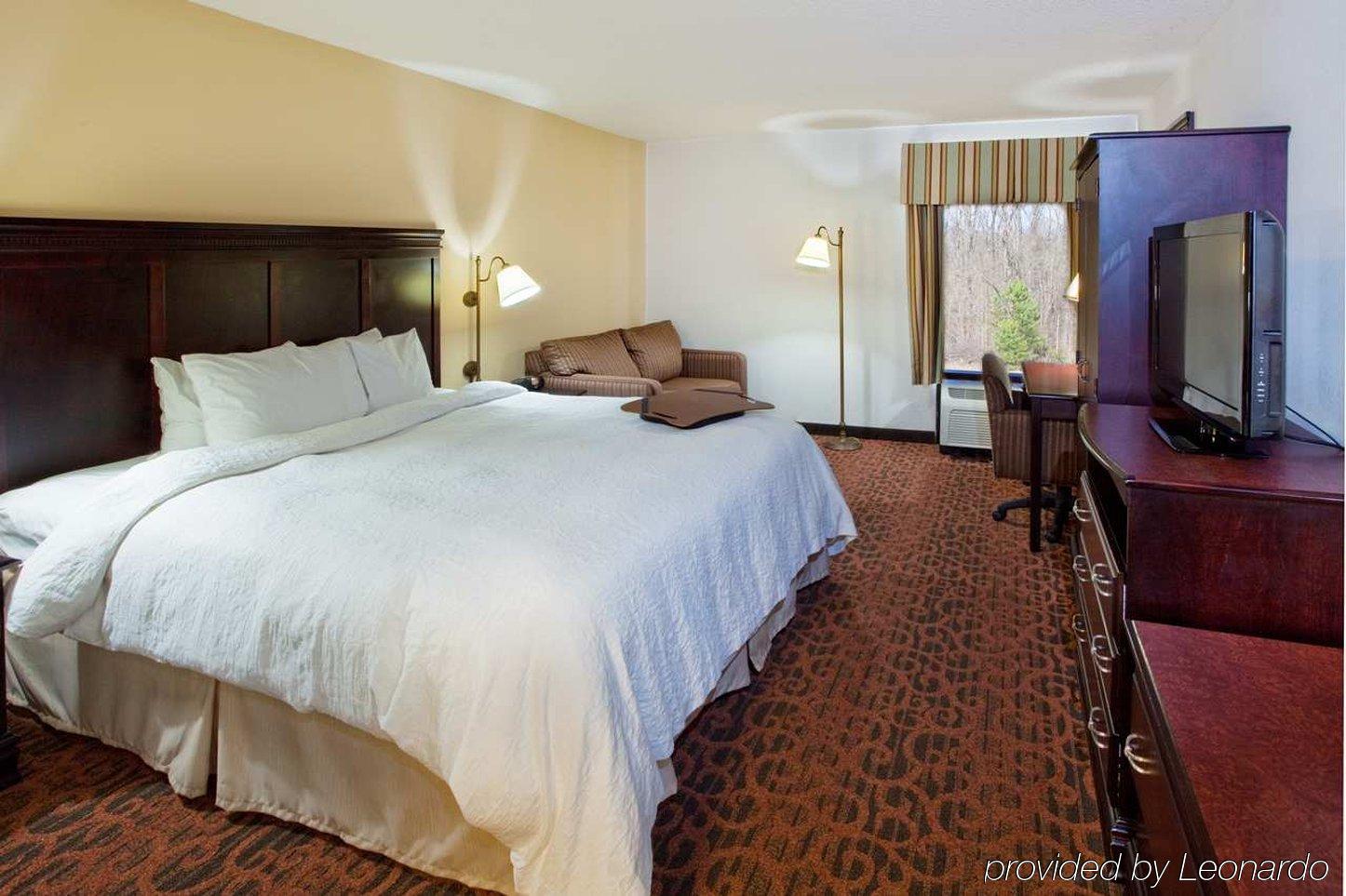 Hampton Inn Комърс Екстериор снимка