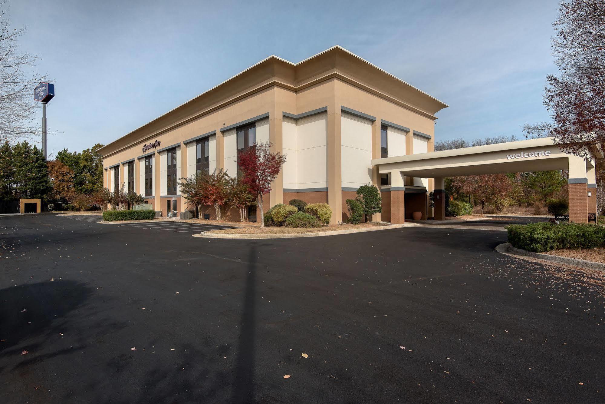 Hampton Inn Комърс Екстериор снимка