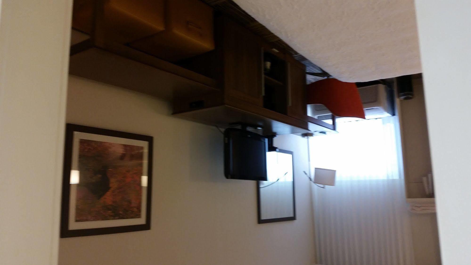 Hampton Inn Комърс Екстериор снимка